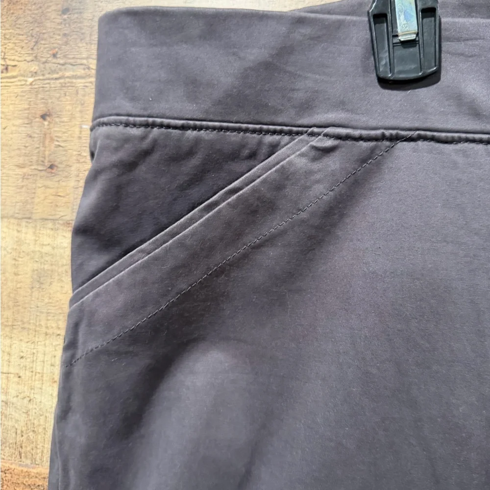 New With Tags Lee Mid Rise Waist Smoothing Curvy Fit Pullon Gray Pants Size 20W - Picture 3 of 7